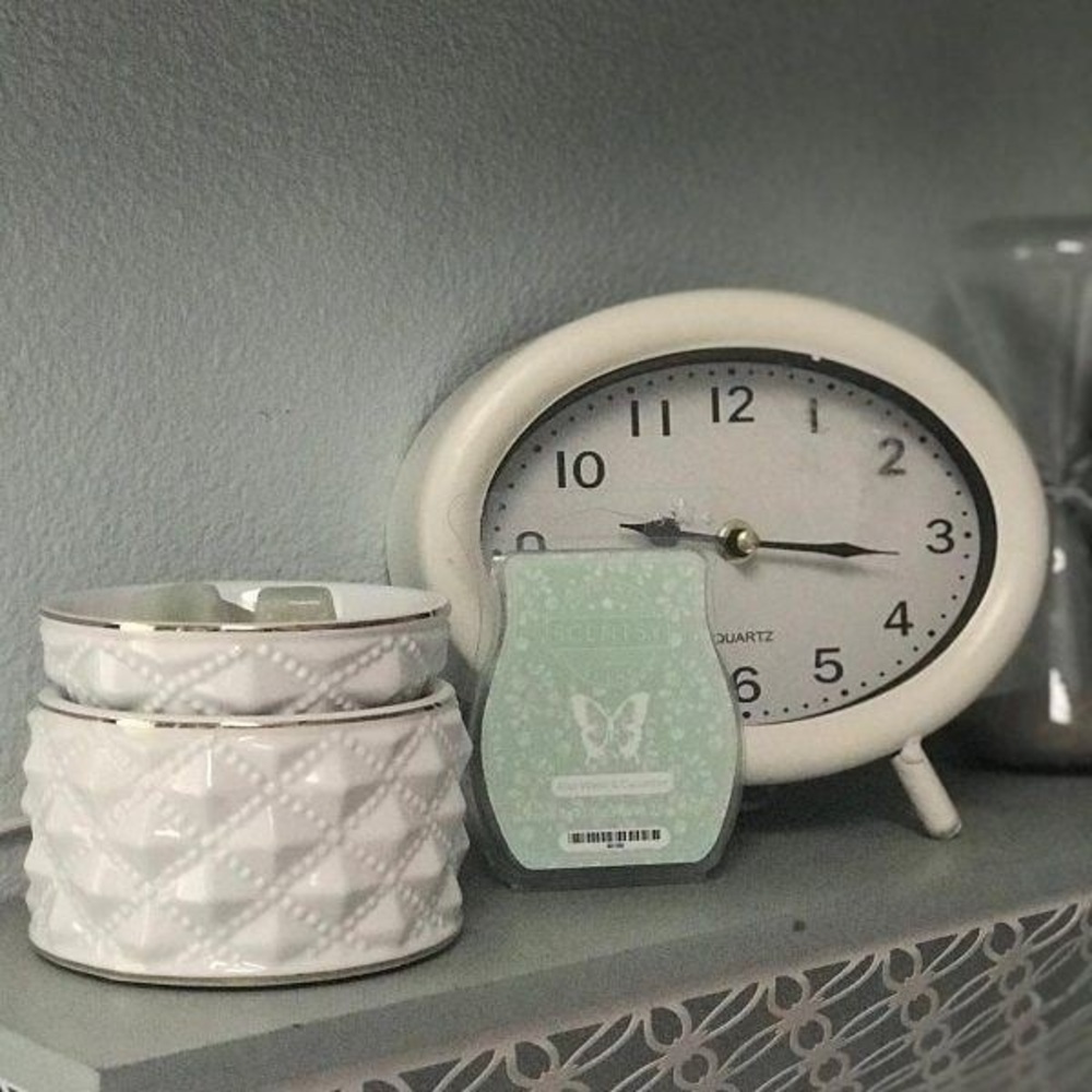 Scentsy Milk Glass Element Warmer